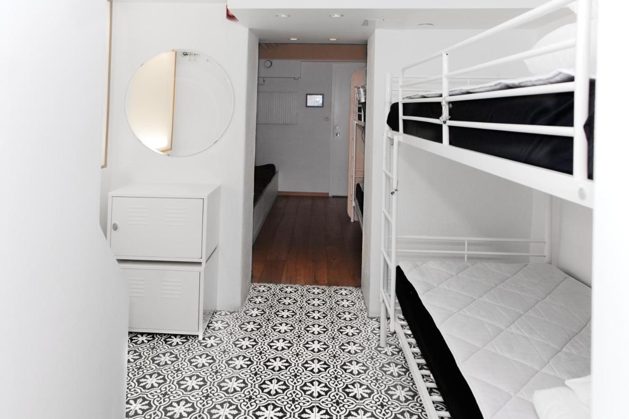 Bed 6-Bed Dormitory Room